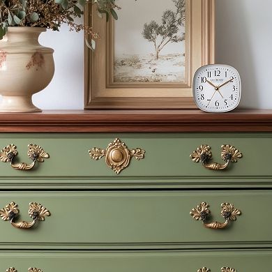 La Crosse Technology 3.35-Inch Silent Sweeping Analog Alarm Clock