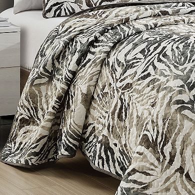 ESCA Gray Tiger Print Quilt Set