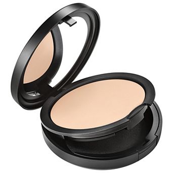 MAC Cosmetics Studio Fix Powder Plus Foundation with 24HR Oil Control + Blur-Matte Finish