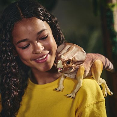 Wow! Stuff Jurassic World Dolores Deluxe Puppetronic Interactive Dinosaur Toy