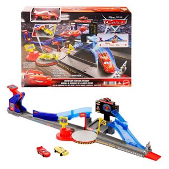 Mattel Disney / Pixar's Cars Piston Cup Stunting Speedway Playset with Lightning McQueen Car
