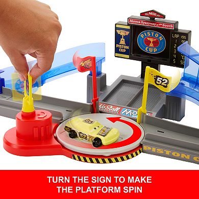 Mattel Disney / Pixar's Cars Piston Cup Stunting Speedway Playset with Lightning McQueen Car