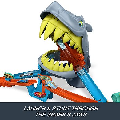 Hot Wheels City Shark Chomp Beach Playset & Die-Cast Toy Car