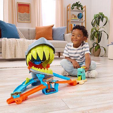 Hot Wheels City Shark Chomp Beach Playset & Die-Cast Toy Car