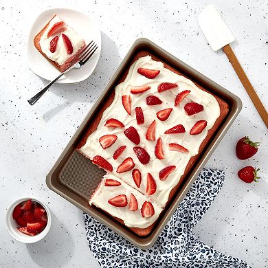 Mingle & Co. Textured Carbon Steel Rectangular Cake Pan