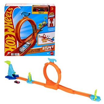 Hot Wheels Stunt Tracks Loop Flag Finish Track with Die-Cast Toy Car