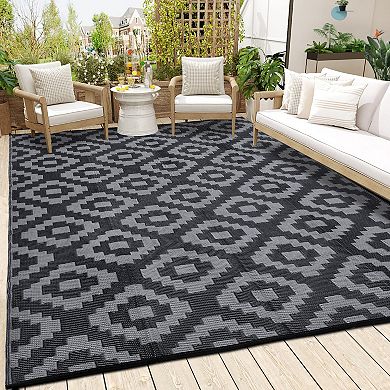 Modern Checkered Reversible Outdoor Mat Waterproof UV Resistant Pet Friendly for Beach Vacation