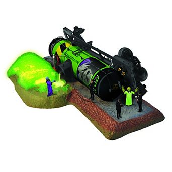 Lionel Area 51 Plug-Expand-Play Tank Car Accident O Gauge Model Train Accessory