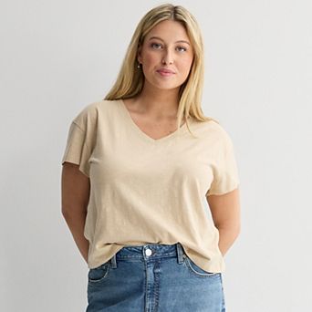 Juniors' Plus Size SO® Short Sleeve V-Neck Tee