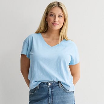 Juniors' Plus Size SO® V-Neck Perfect Tee