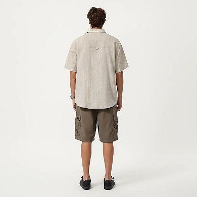 Men's Short Sleeve Button-Up Shirt with Textured Fabric and Dual Chest Pockets