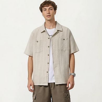 Men's Short Sleeve Button-Up Shirt with Textured Fabric and Dual Chest Pockets
