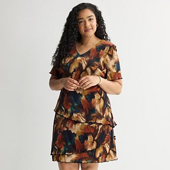 Petite Studio Connection Printed Bodre V-Neck Short Sleeve Tiered Skirt Dress