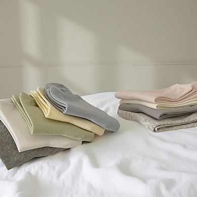 Women's 4-Pair Crew Socks Set Smooth Knit Stretch Fabric Lightweight Everyday Essentials