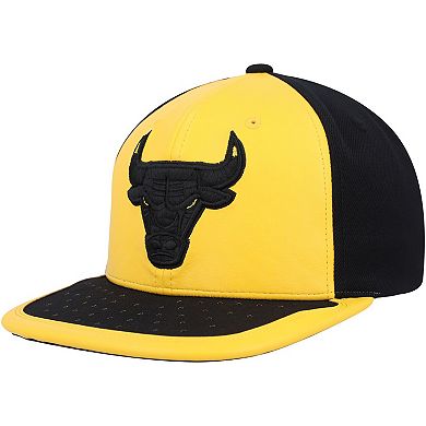 Men's Mitchell & Ness Yellow/Black Chicago Bulls Day One Snapback Hat