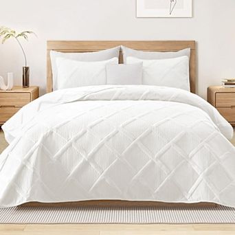 White Queen Quilt Set! Modern Striped Pattern, Ultra-Soft & Lightweight for All Seasons.