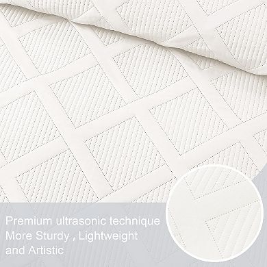 White Queen Quilt Set! Modern Striped Pattern, Ultra-Soft & Lightweight for All Seasons.