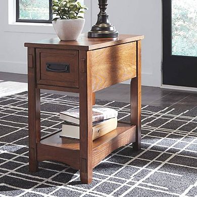 Traditional Wooden Side Table With Drawer