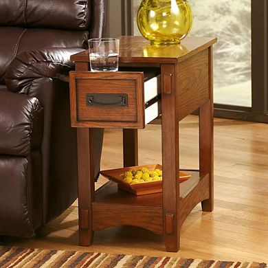 Traditional Wooden Side Table With Drawer