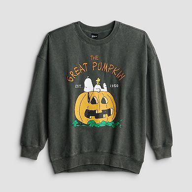 Juniors' Peanuts The Great Pumpkin Est. 1950 Snoopy & Woodstock Oversized Graphic Pullover