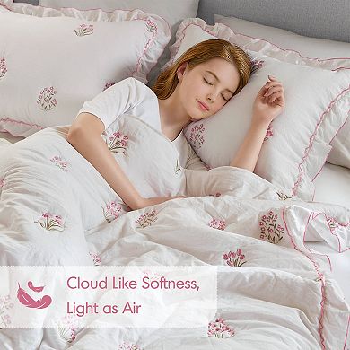 Intelligent Design Arya Floral Embroidered Ruffle Quilt Set with Shams