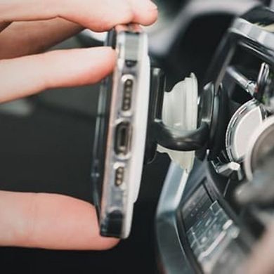Glow-in-the-Dark Grip Vent Phone Mount