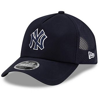 Men's New Era Navy New York Yankees 2026 Batting Practice Apex 9FORTY Adjustable Trucker Hat