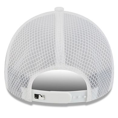 Men's New Era White Chicago White Sox 2026 Batting Practice Apex 9FORTY Adjustable Trucker Hat