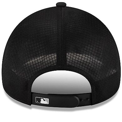 Men's New Era Black Chicago White Sox 2026 Batting Practice Apex 9FORTY Adjustable Trucker Hat
