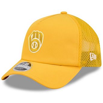 Men's New Era Gold Milwaukee Brewers 2026 Batting Practice Apex 9FORTY Adjustable Trucker Hat