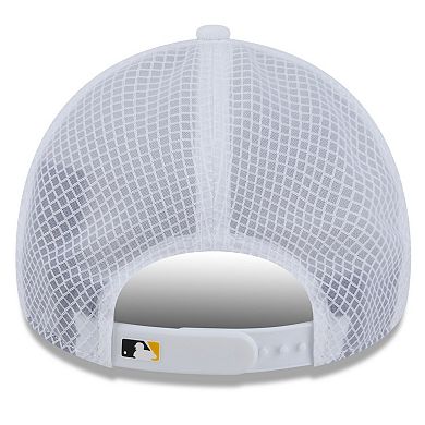 Men's New Era White Pittsburgh Pirates 2026 Batting Practice Apex 9FORTY Adjustable Trucker Hat