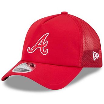 Men's New Era Red Atlanta Braves 2026 Batting Practice Apex 9FORTY Adjustable Trucker Hat