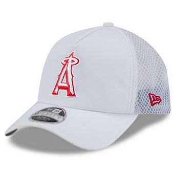 Men's New Era White Los Angeles Angels 2026 Batting Practice Apex 9FORTY Adjustable Trucker Hat