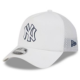 Men's New Era White New York Yankees 2026 Batting Practice Apex 9FORTY Adjustable Trucker Hat