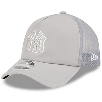 Men's New Era Gray New York Yankees 2026 Batting Practice Apex 9FORTY Adjustable Trucker Hat