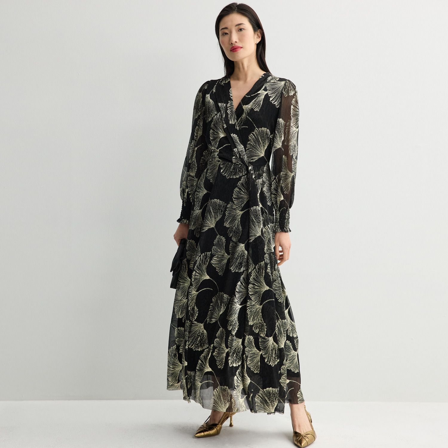 Женское платье London Times Shirred Surplice Faux-Twist Bishop Sleeve Maxi — фото 1