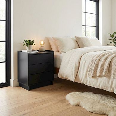 Nightstand with 3 drawers and modern rectangular design