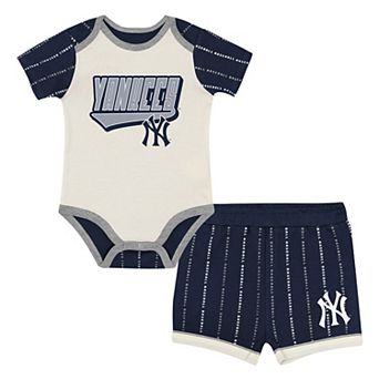 Infant Outerstuff White/Navy New York Yankees Lead Run Diaper Cover Bodysuit & Shorts Set