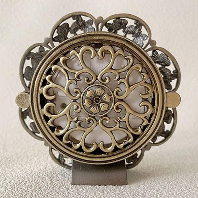 Silent Vintage Mini Table Clock, Hand-Painted Metal, Battery-Operated, Non-Ticking