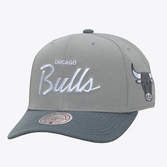 Men's Mitchell & Ness Gray Chicago Bulls Thunderstorm Head Coach Pro Crown Snapback Hat