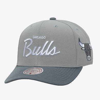 Men's Mitchell & Ness Gray Chicago Bulls Thunderstorm Head Coach Pro Crown Snapback Hat