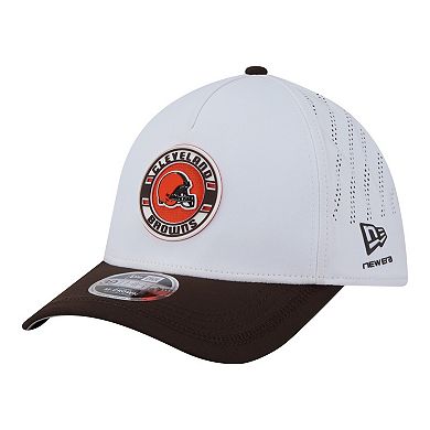Men's New Era White/Brown Cleveland Browns Patch 39THIRTY A-Frame M-Crown Perforated Flex Hat