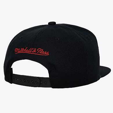 Men's Mitchell & Ness Black Chicago Bulls Hardwood Classics Old School Stacked Text Snapback Hat