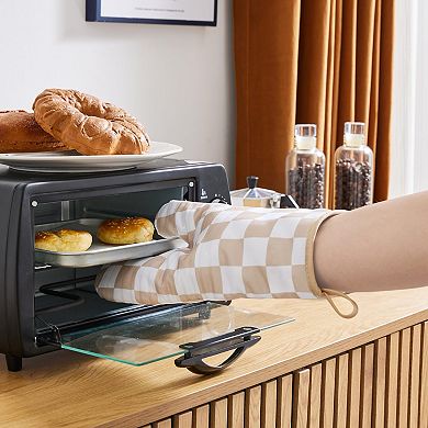 Heat-resistant oven gloves with non-slip grip