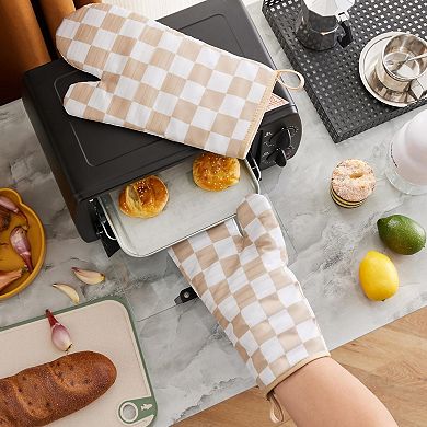 Heat-resistant oven gloves with non-slip grip