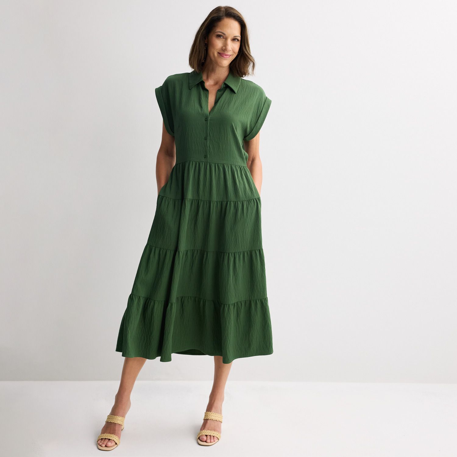 Женское платье Robbie Bee Collar V-Neck Tiered Maxi — фото 1