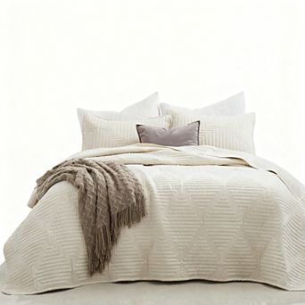 Lightweight soft bedspread with basket weave geometric stitching