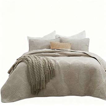 Lightweight soft bedspread with basket weave geometric stitching