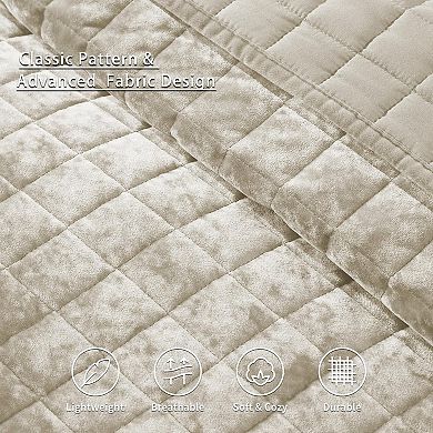 Lightweight oversized bedspread with stitched seams