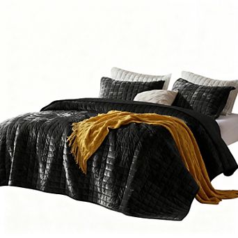 Lightweight oversized bedspread with stitched seams
